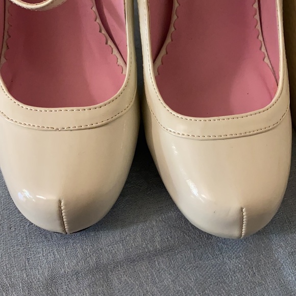 ELLIE platform heels - pinup, retro light off white or cream w/sweet button - Picture 3 of 7